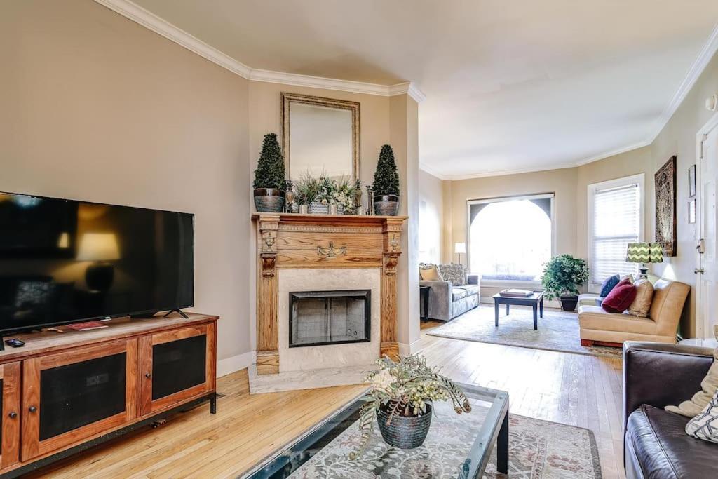شقة Brownstone In Gold Coast شيكاغو المظهر الخارجي الصورة